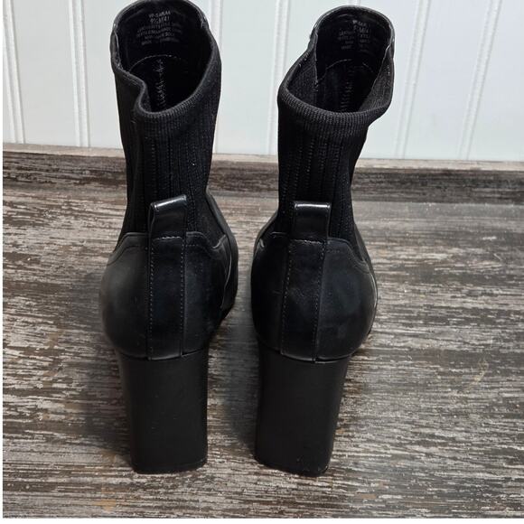 Vince Camuto Women's Black Leather Slip On High Heel Ankle Boots Size 9.5 - Picture 4 of 7